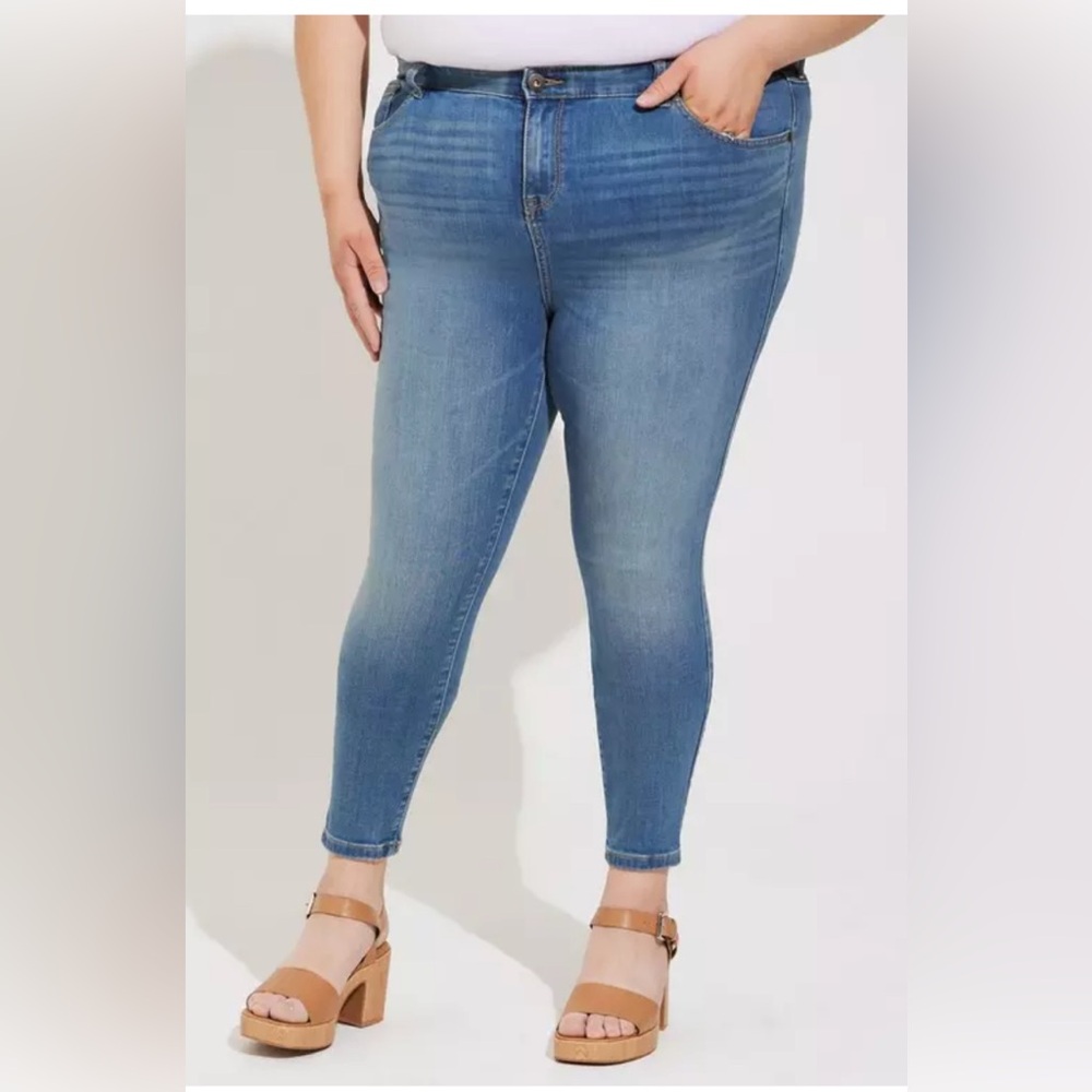 Torrid midfit super skinny jeans, size 18 short